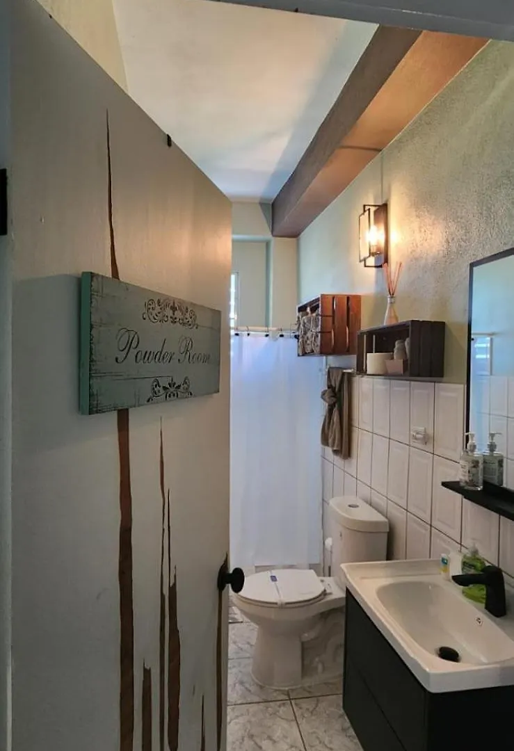 Holiday home Kassa Wista Azzul: Dual-Level Apartment with Optional Pool Access Hormigueros